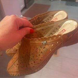 PIKOLINOS Bohemian Floral Leather Open Back Mule
EU Size 37 or 6.5 US